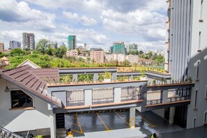 Property grounds - Sana Home: Modern Comfort in Nairobi and Explore City Hotspots (Nairobi)