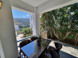 Outdoor dining - Beautiful Elia apartment near the center of Andros - 5 minutes walk (Andros)