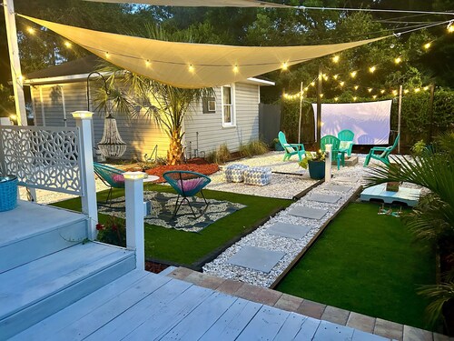 Minutes to Downtown St Pete & the Beaches! Pet & Family friendly.
