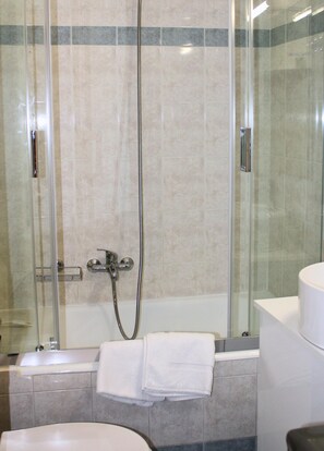 The Fibonacci Suite | Bathroom