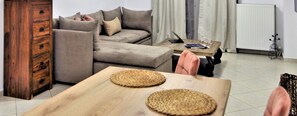 The Fibonacci Suite | Área de estar | Smart TV 40 polegadas com canais a cabo