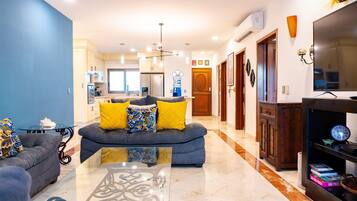 Condo, 3 habitaciones | Área de sala de estar