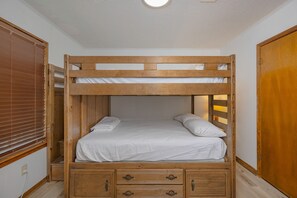 Casa, 4 habitaciones | 4 habitaciones y wifi gratis