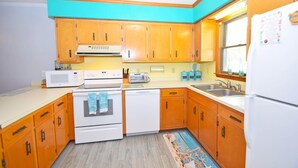 Townhome, 2 Bedrooms | Dapur peribadi