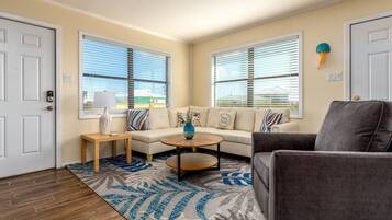 House, 3 Bedrooms | Living area