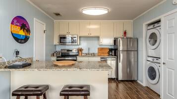 House, 3 Bedrooms | Private kitchen | Fridge, coffee/tea maker, toaster