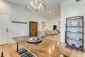 Condo, 3 Bedrooms | Interior