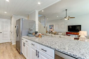 Condo, 3 Bedrooms | Interior