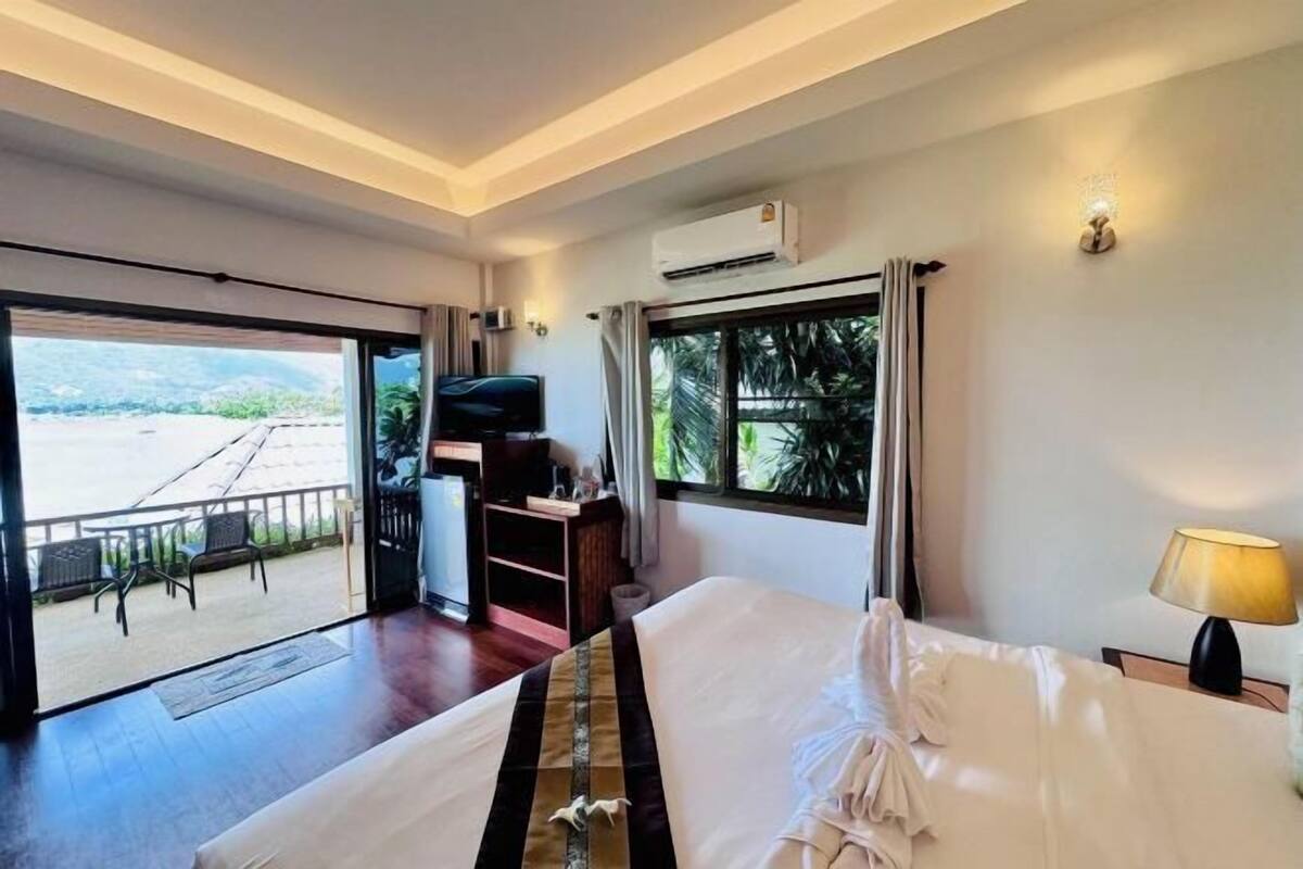 Roupas de cama premium, frigobar (abastecido com itens grátis)