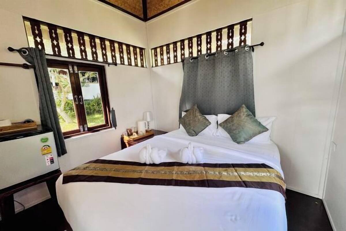 Roupas de cama premium, frigobar (abastecido com itens grátis)