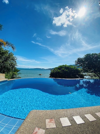 Una piscina al aire libre. Lamai Bayview Boutique Resort