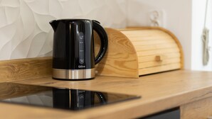 Dishwasher, cookware/dishes/utensils - Cozy Apartment Starowiślna by Renters (Kraków)