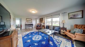 ููุฎ (3 Bedrooms) | ุงูู
ูุดุฃุฉ ู
ู ุงูุฏุงุฎู