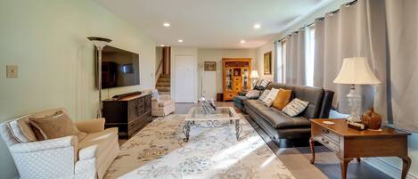 Apartment (3 Bedrooms) | Front of property