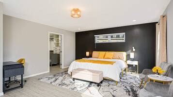 5 bedrooms, desk, iron/ironing board, travel crib