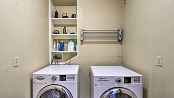 Cottage (2 Bedrooms) | Interior