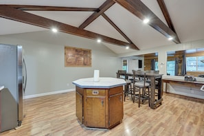 House (3 Bedrooms) | Interior