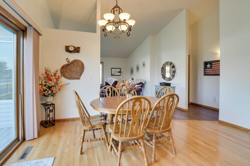 5 Mi to Dtwn: Pet-friendly 'wheatland Twin' Home!