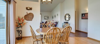 5 Mi to Dtwn: Pet-friendly 'wheatland Twin' Home!