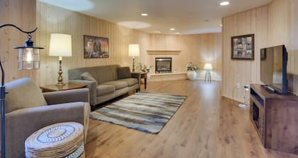5 Mi to Dtwn: Pet-friendly 'wheatland Twin' Home!