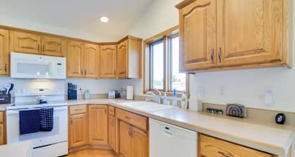 5 Mi to Dtwn: Pet-friendly 'wheatland Twin' Home!