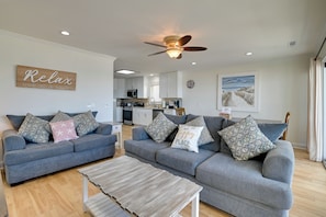 Interior - Beachfront Murrells Inlet Home - Walk to Pier! (Murrells Inlet)