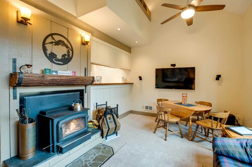 Mountain Condo w/ Fireplace in Kirkwood Ski Resort