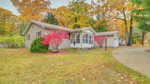 House (3 Bedrooms) | Interior - Houghton Lake Vacation Rental - Walk to the Water! (Houghton Lake)