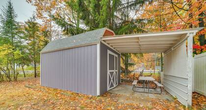 Houghton Lake Vacation Rental - Walk to the Water!