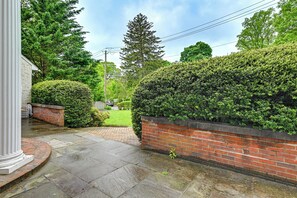 Apartment (2 Bedrooms) | Interior - Historic Mamaroneck Guest House - Walk to Harbor! (Mamaroneck)