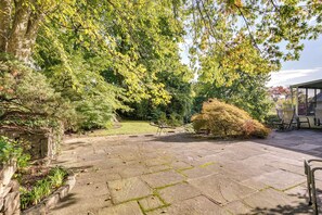 Apartment (2 Bedrooms) | Interior - Historic Mamaroneck Guest House - Walk to Harbor! (Mamaroneck)