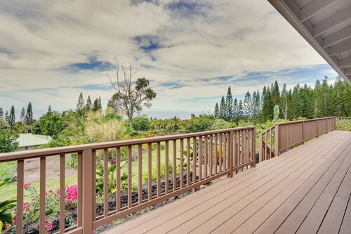 Hawaiian Retreat w/ Ocean Views in Captain Cook!