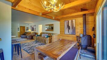 House (4 Bedrooms) | Interior