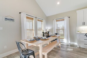 Interior - Galveston Home w/ Pool Access, Walk to Beaches! (Galveston)