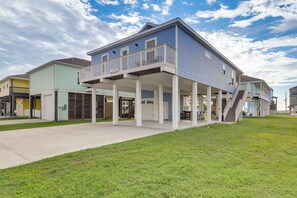 Interior - Galveston Home w/ Pool Access, Walk to Beaches! (Galveston)