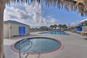 Interior - Galveston Home w/ Pool Access, Walk to Beaches! (Galveston)