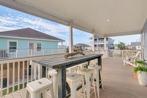 Interior - Galveston Home w/ Pool Access, Walk to Beaches! (Galveston)