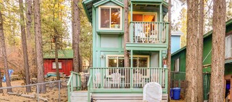 Near Skiing & Hiking: Dog-friendly Big Bear Cabin