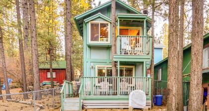Near Skiing & Hiking: Dog-friendly Big Bear Cabin