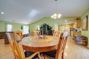 House (3 Bedrooms) | Interior