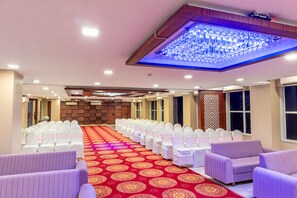 Banquet hall - Treebo The Blue Roof (Thane)