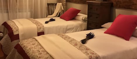 3 bedrooms, iron/ironing board, travel cot, free WiFi