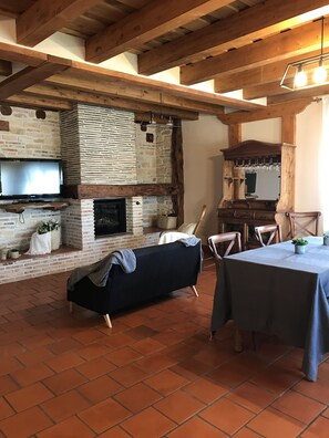 TV connectée, cheminée