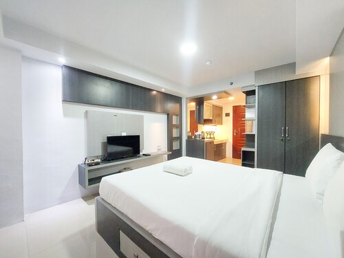 Homey And Warm Studio Apartment At Mansyur Residence