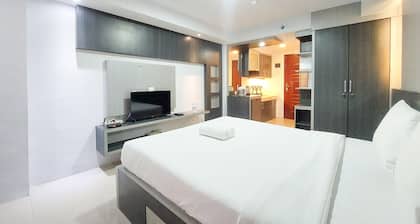 Homey And Warm Studio Apartment At Mansyur Residence
