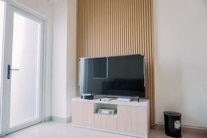 Free WiFi - Modern And Cozy Living Studio Loft At Kingland Avenue Apartment (South Tangerang)