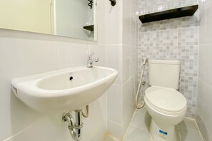 Studio | Bathroom - Comfortable Studio Apartment At Tokyo Riverside Pik 2 (Teluknaga)