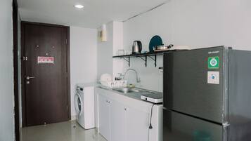 Refrigerador con freezer, placa de cocina