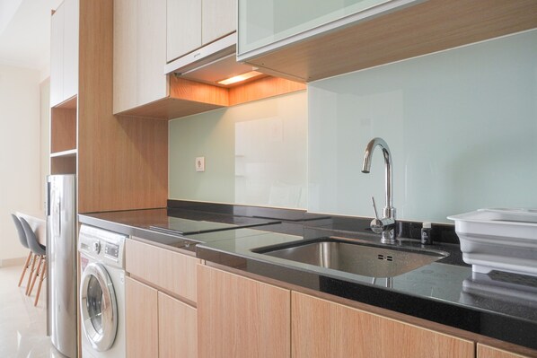Private kitchen - Warm And Best Studio At Menteng Park Apartment (Jakarta)