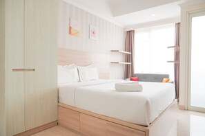 Free WiFi - Warm And Best Studio At Menteng Park Apartment (Jakarta)